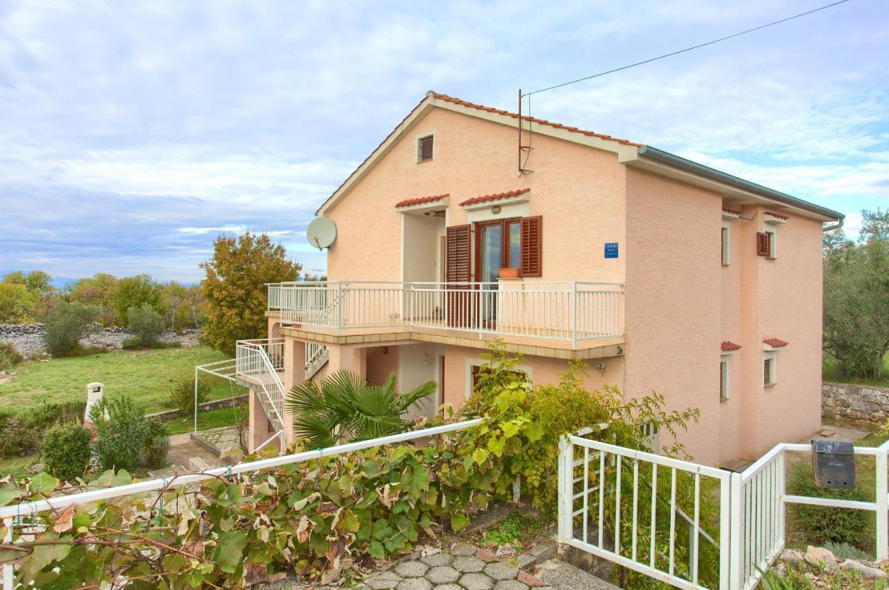 With Terrace And Private Parking Rasopasno